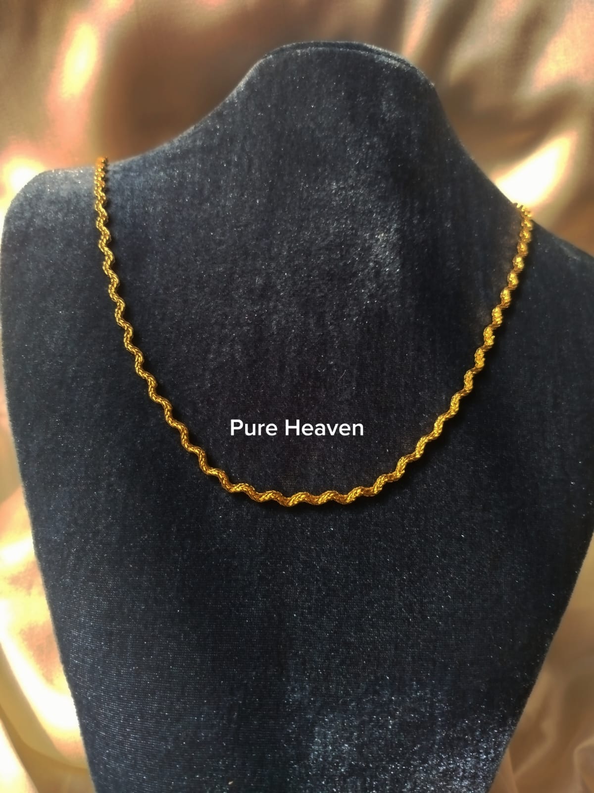 Pure Heaven curve chain necklace